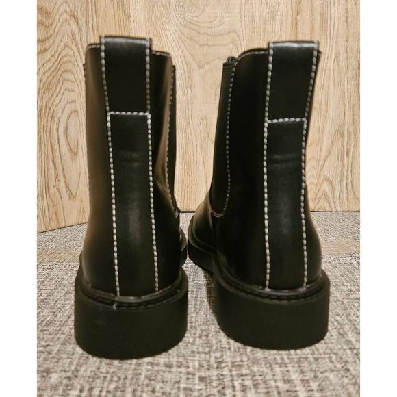 Urban Outfitters Leather Chelsea Pull-On Boots Womens Size US 6 Black Ankle - Picture 4 of 8